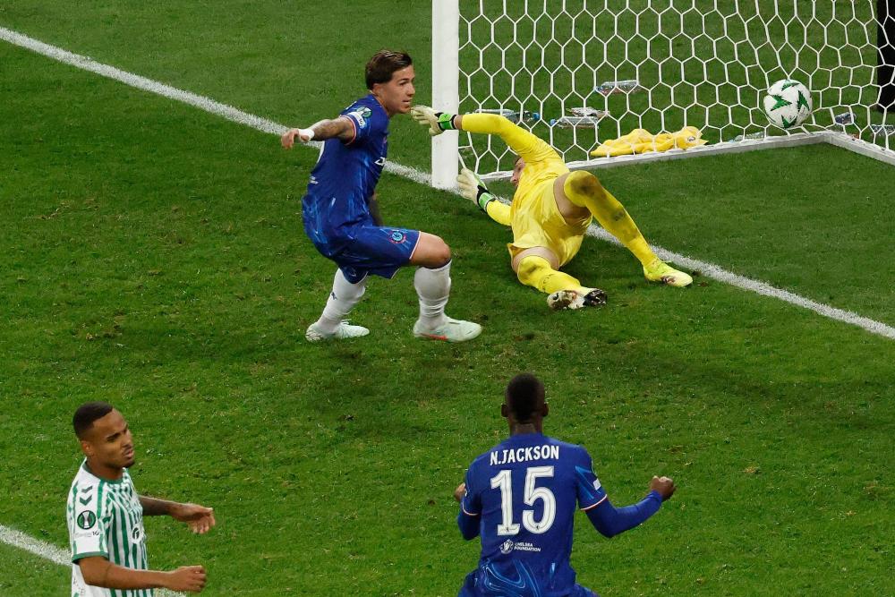 暗示续约还是离队？刘洋晒与瓦科互换球衣照片